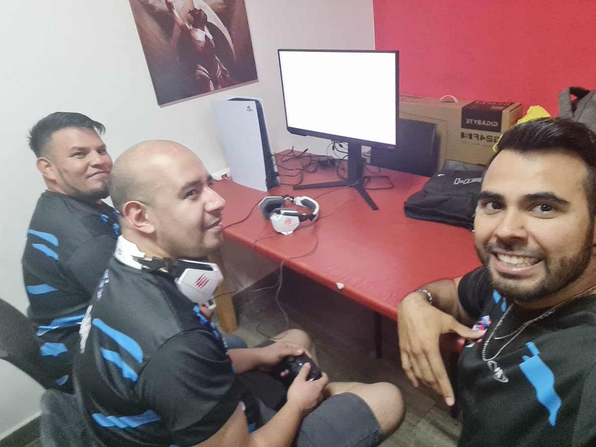 Wcz_Oficial's tweet photo. Gran torneo de los amigos de @UAFG_AR!! Vamos que el mes que viene pegamos un level UP, a seguir creciendo! 💪🥋 https://t.co/OUSM4xFTav