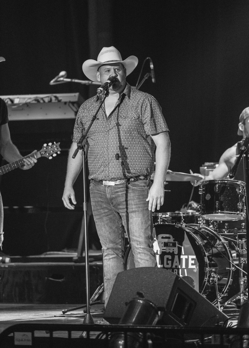 tailgaterevival's tweet photo. ‘Bout that time for the fall fest! 🍁 

Tailgate Revival heads to Chaser’s Bar and Grill on Friday, October 6, for a full band show! https://t.co/ZX1hdnpPLn
