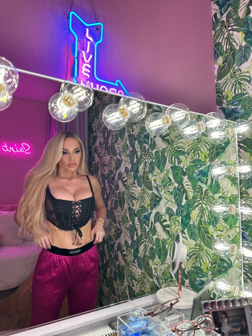 I&rsquo;m wearing this to meet your parents. You cool with that? https://t.co/CjUzQviC8j