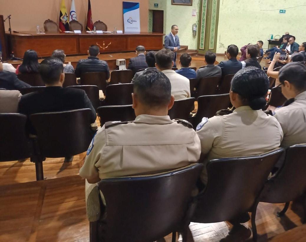 CJudicaturaEc's tweet photo. @JurisprudenciaU El Presidente del @CJudicaturaEc, @teran_wilman, participó con la ponencia "Justicia Penal". En su intervención destacó cómo la tecnología y los medios de comunicación están cambiando la percepción pública del crimen y la justicia. https://t.co/ks8lqGslKQ