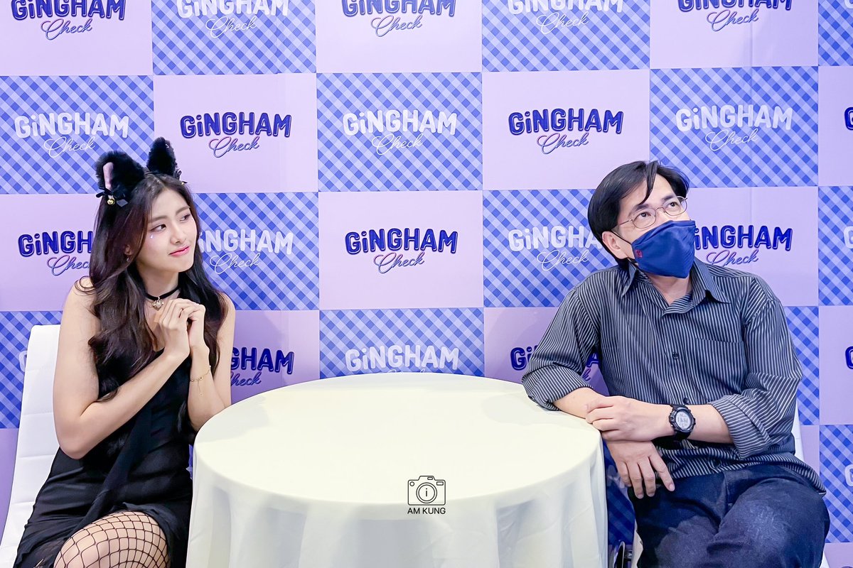 iAmKung48's tweet photo. ต่อให้เธอจะสวยสักแค่ไหน พี่ก็จะงอลลล 😂
🗓️ 2023-09-17 📍Union Mall
#BNK482ShotEvent #BNK48
#GygeeBNK48 https://t.co/km6o8qwzUZ