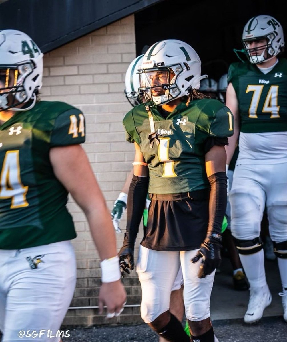 JareelCalhoun's tweet photo. It don't get easier, I just keep getting better 🤷🏾‍♂️ @CoachRoeder @coach_cahill @CoachRaw_  @WilcherGerard  @WRCoachmj @ChavarrWarren https://t.co/IuD90tR2VR