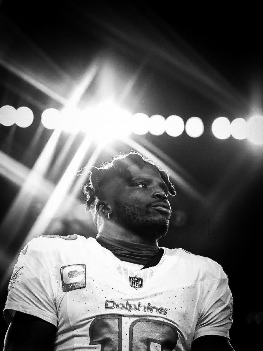 SportsInBW's tweet photo. Tyreek Hill

Miami Dolphins vs New England Patriots 

📸 @GettyImages || #MIAvsNE https://t.co/r4FKFY7O9p