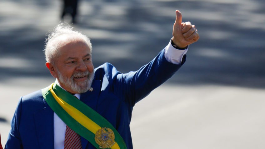LulaoRei's tweet image. Eu fiz o L para esse homem salvar o Brasil, mas pelo visto, ele salvará o mundo!