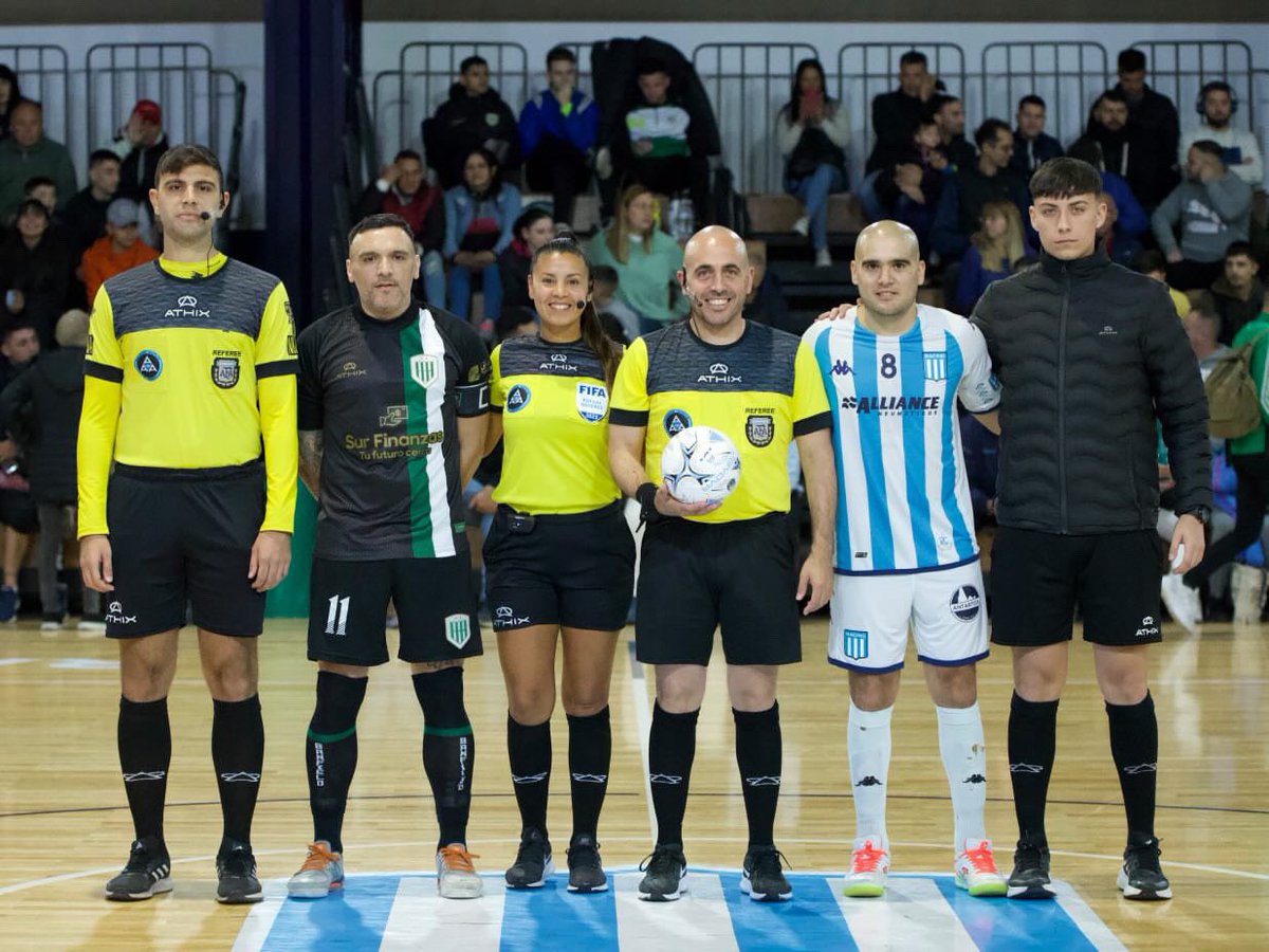 A Dos Toques Futsal (@adostoquesfut) on Twitter photo #FutsalAFA #PrimeraA <a href="/Futsal_Banfield/">Futsal Banfield</a> le ganó 6-4 a <a href="/FutsalRacingAFA/">Futsal Racing AFA</a> y sumó tres puntos claves en la lucha por la Permanencia ⚽️
📸 <a href="/soynaticarles/">Soycarlescomopuyol</a> #FutsalAFA #PrimeraA <a href="/Futsal_Banfield/">Futsal Banfield</a> le ganó 6-4 a <a href="/FutsalRacingAFA/">Futsal Racing AFA</a> y sumó tres puntos claves en la lucha por la Permanencia ⚽️
📸 <a href="/soynaticarles/">Soycarlescomopuyol</a>