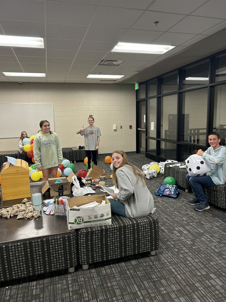 Ms. Stowell 🌻 tweet media