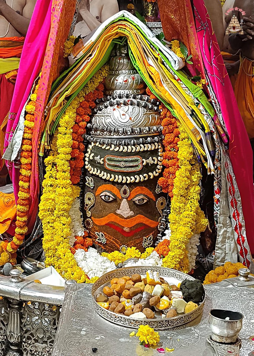 astroashish80's tweet image. .★★★┉┅━❀꧁꧂❀━┅┉★★★
       ‼️जय श्री महाकाल‼️
 स्वयंभू दक्षिणमुखी ज्योतिर्लिंग राजाधिराज मृत्युलोकाधिपति भूतभावन अवंतिकानाथ बाबा महाकाल का आज का भस्मारती श्रंगार दर्शन।
18/सितम्बर/2023, सोमवार
★★★┅━❀꧁꧂❀━┅★★★