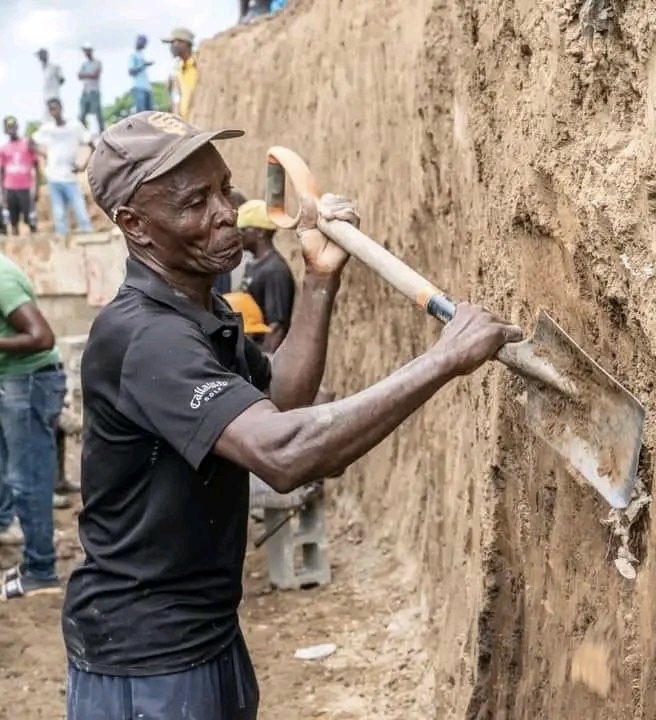 JaudeO's tweet photo. Bosal yo pa nan twòp literati yo plis nan esans ak ontoloji kidonk nan Mounite. Sak entèrese yo se byenèt koletif,Se lavi.Yo pa kwè nan trayizon kou nan do tankou @avokapepla . Yo menm se diyite yo ki pase an premye epi yo prè pou yo rann fyèl yo pou sa. Se la m retwouvem.#BOSAL https://t.co/iv2BGpI309