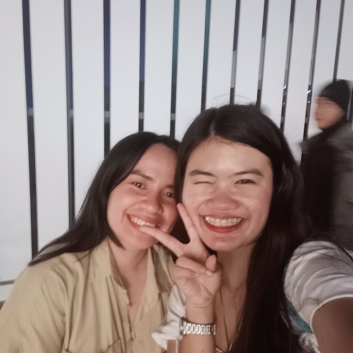 rawvinnieroux's tweet photo. Ate B!! @fordeanortigoza nice to see you again po 😭 so happy to see you and ate Dane again. https://t.co/u5FjYgwMAB