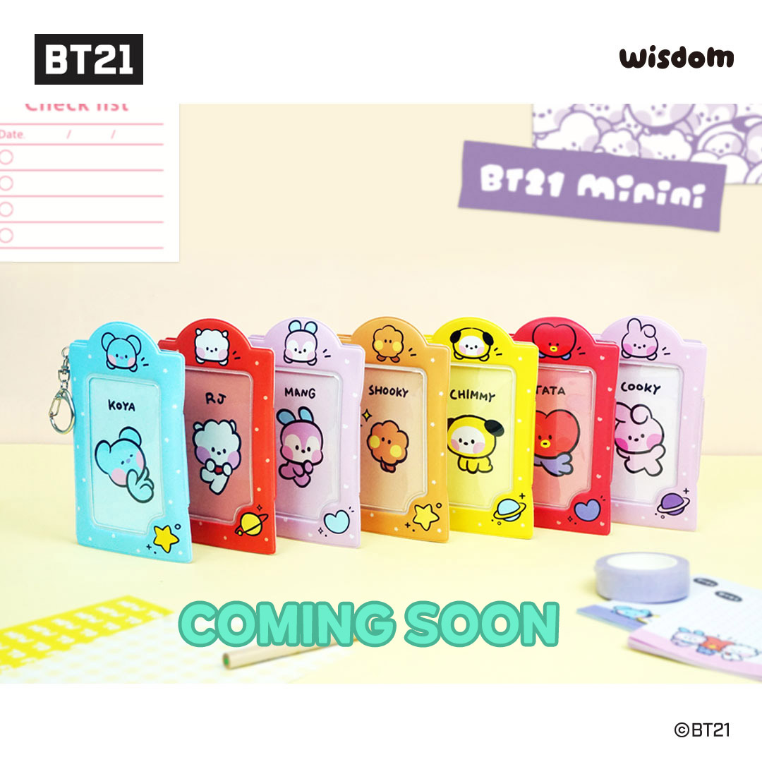 Wisdomglobiz's tweet photo. 소중한 사��이나 포토카드🍭
앞, 뒷면이 모두 투명창으로 되어있어
 카드 등을 넣어🎀 가방에 걸어두고👜
언제 어디서든 함께 해보세요🧡

BT21 minini 포토카드홀더

✨COMING SOON✨

https://t.co/R5CLWiFx6E

#UNIVERSTAR #BT21minini #BT21 #KOYA #RJ #SHOOKY #MANG #CHIMMY #TATA #COOKY #VAN https://t.co/pDRRYYxFWu