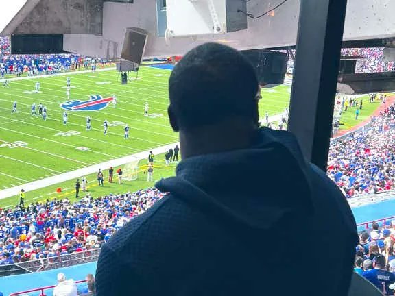 The Bills Gave Takeo Spikes The Worst Seat In The House So He Left Early barstoolsports.com/blog/3484686/t…