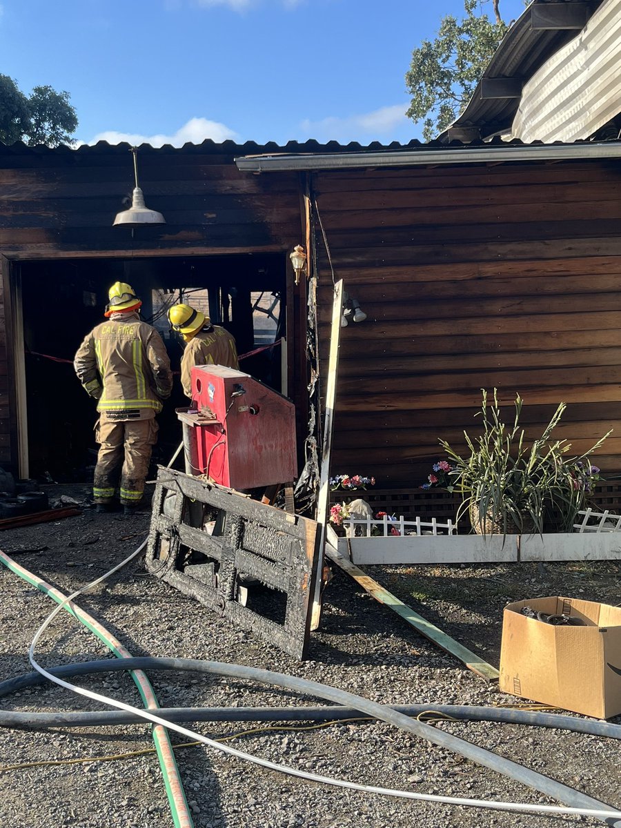 CALFIRELNU's tweet photo. Thanks to a rapid response from the Gold Ridge Fire Protection District and our Engine 1472 out of Station 47 in Petaluma, the #MiddleFire was quickly contained with minimal spread. https://t.co/ZmlknYxsu0