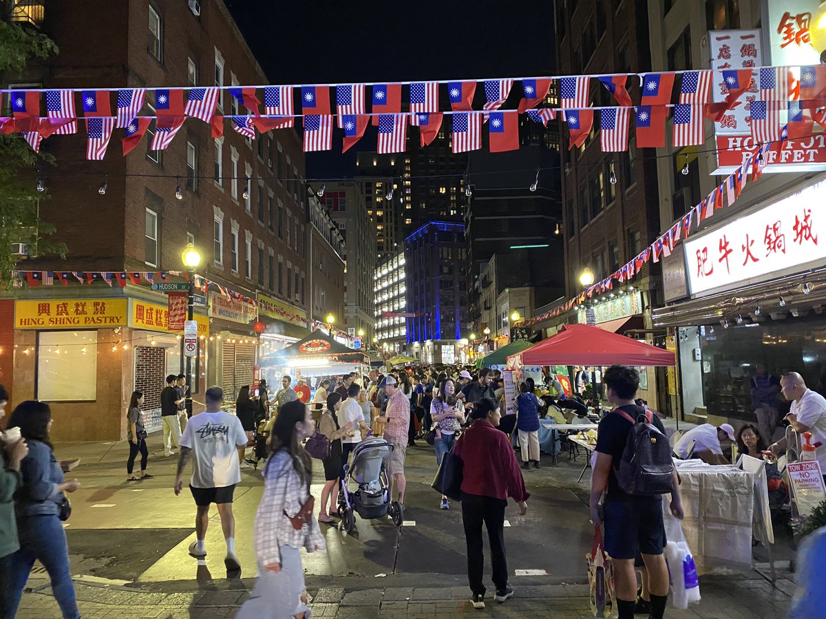 jkwessel's tweet image. Taiwan Night Market in Boston’s Chinatown.  Beach Street is hopping with people and vendors after great performances at Chin Park