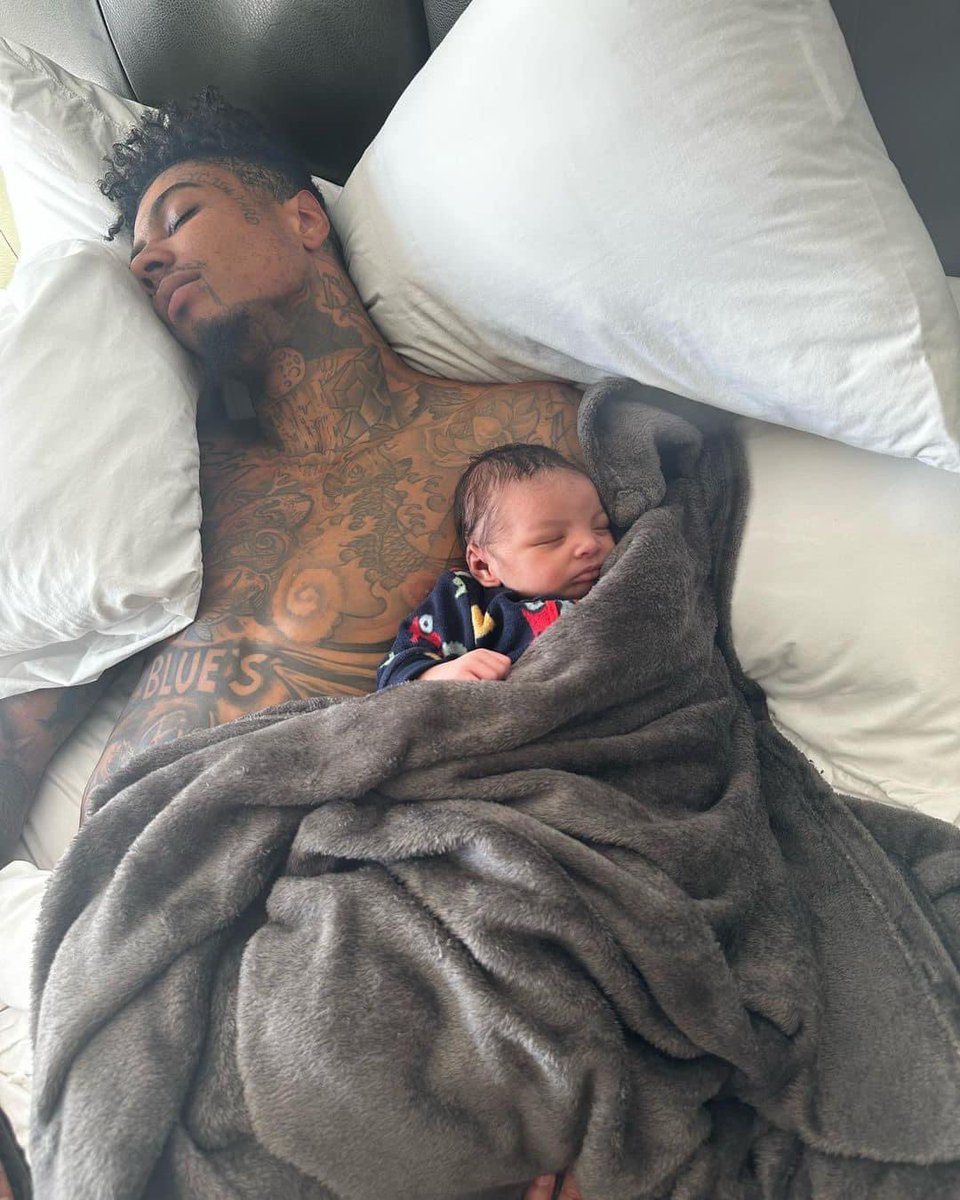 ErvinShnice's tweet photo. @jaidynalexxis WHO watching the baby 😂😂😂 Blue https://t.co/wL08JyR5dY