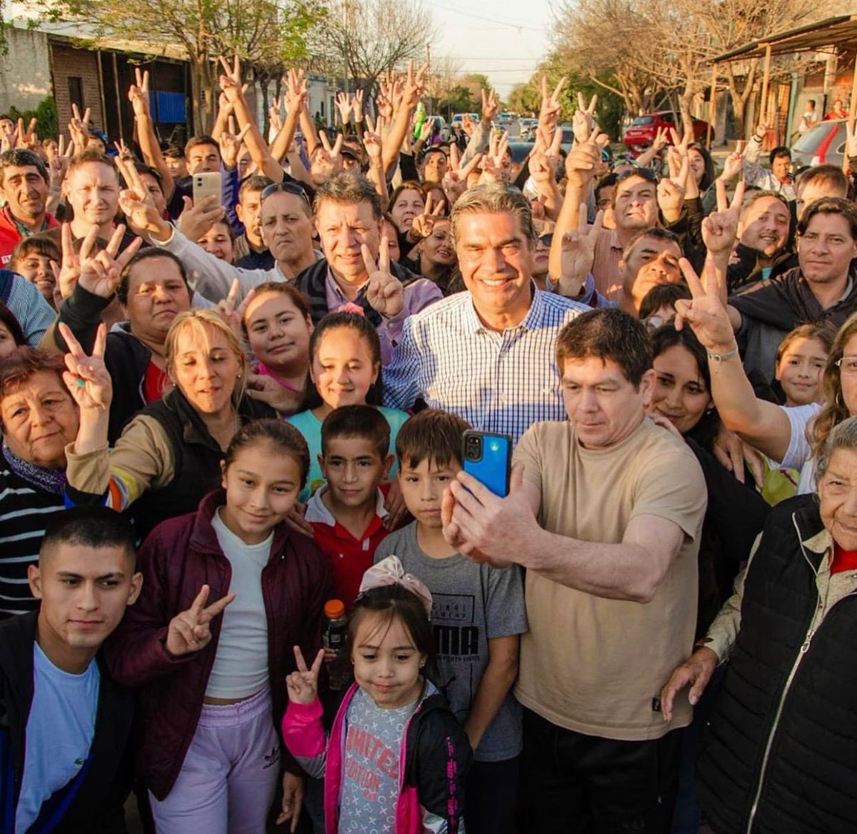 Victoria Tolosa Paz (@vtolosapaz) on Twitter photo Nadie podrá borrar tu compromiso con el pueblo chaqueño, y no tengo dudas que seguiremos trabajando para construir una Chaco con más desarrollo y justicia social.
Todo el peronismo te abraza querido <a href="/jmcapitanich/">Jorge Capitanich</a>.✌️❤️ Nadie podrá borrar tu compromiso con el pueblo chaqueño, y no tengo dudas que seguiremos trabajando para construir una Chaco con más desarrollo y justicia social.
Todo el peronismo te abraza querido <a href="/jmcapitanich/">Jorge Capitanich</a>.✌️❤️
