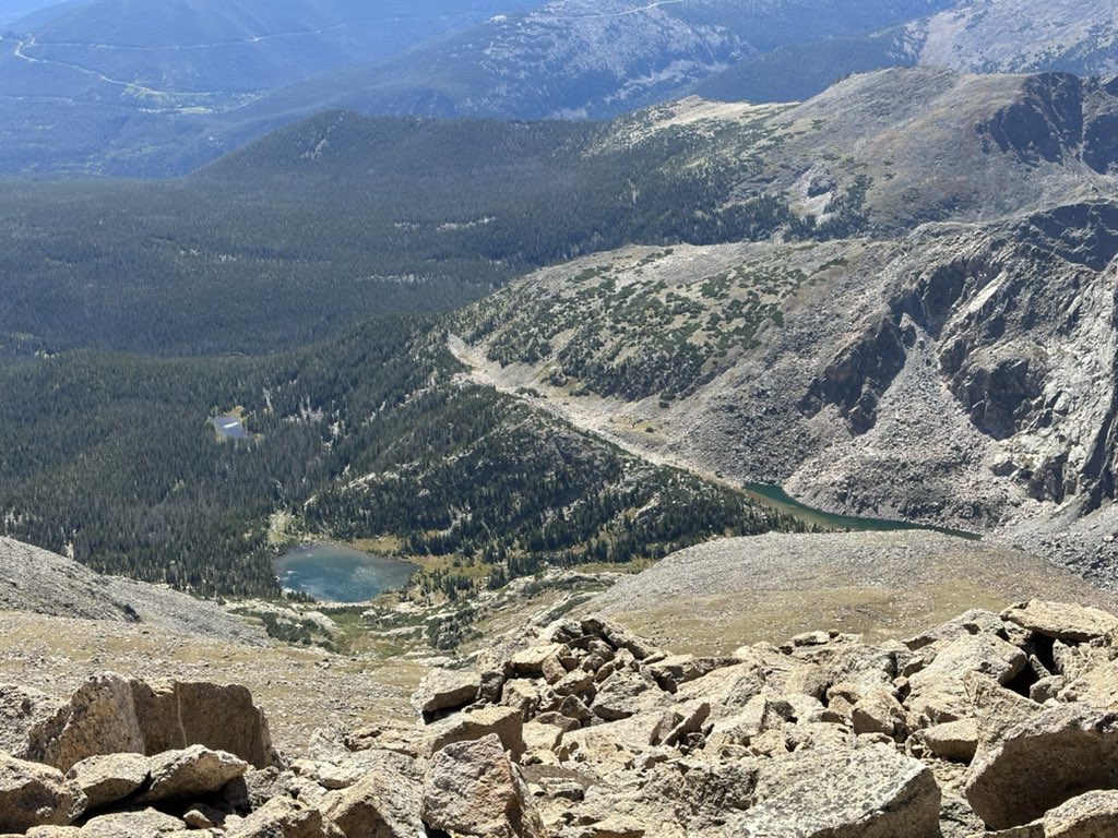 zmj's tweet photo. Hiked Fairchild Mountain via the southeast slope. Great views of Ypsilon Mountain and the Fay Lakes to the south, and Hagues Peak and Crystal Lakes to the north. https://t.co/OsaHPzfxt6