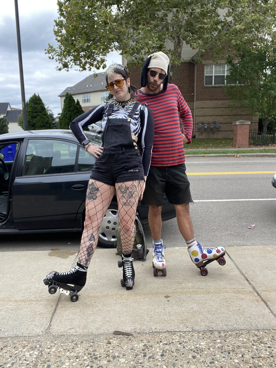 t0adb0nes's tweet photo. we had so much fun last weekend!!!! skated for like ten hours!! xx https://t.co/ejM23wmjfT