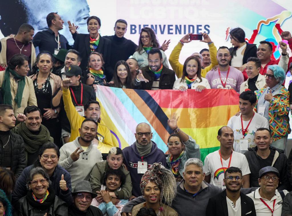 FranklinCastaV's tweet photo. Desde el @mininterior rechazamos de manera contundente los hostigamientos, señalamientos y amenazas contra @GGustamber, líder del equipo dinamizador de la Política Pública LGBTIQ+ en la Dirección de Derechos Humanos;
(1/5👇🏾) https://t.co/wIjIKGiUCL