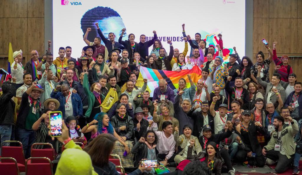 FranklinCastaV's tweet photo. Desde el @mininterior rechazamos de manera contundente los hostigamientos, señalamientos y amenazas contra @GGustamber, líder del equipo dinamizador de la Política Pública LGBTIQ+ en la Dirección de Derechos Humanos;
(1/5👇🏾) https://t.co/wIjIKGiUCL