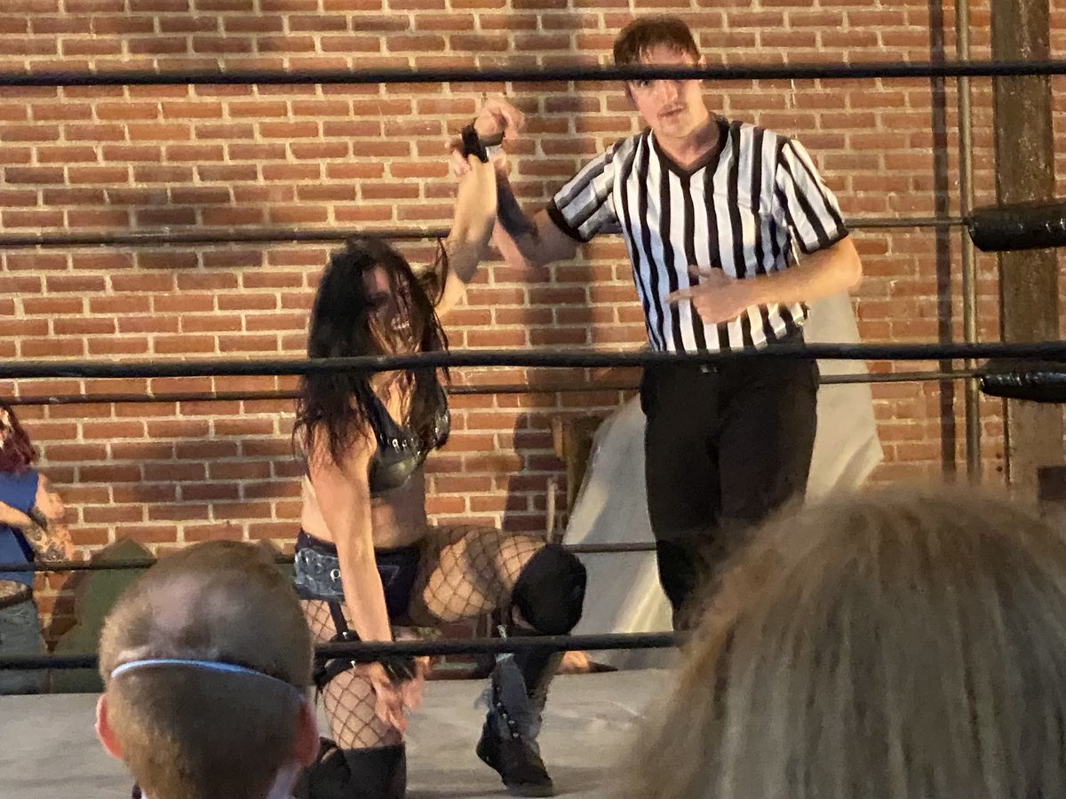 ScottRandflyers's tweet photo. #LaborOfLove put on a very fun show herein Philly today. Great location too! Wrestling and punk rock is great stuff! https://t.co/TlBX9N69GA