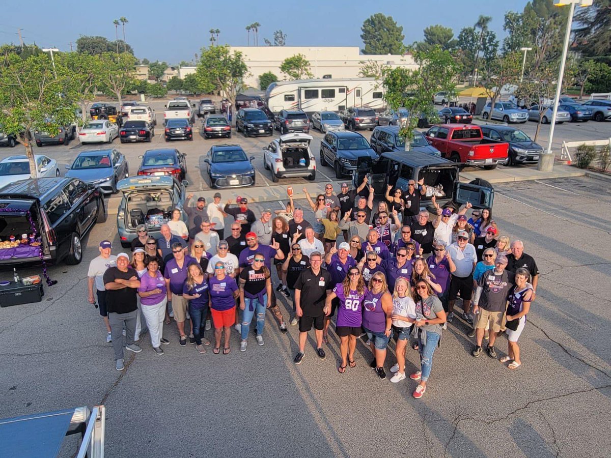 BrianSuitcase's tweet photo. Saturday night’s Linfield win at Redlands was a blast. Connected with alumni, current Wildcat parents and Linfield legends from the 1971 national championship baseball team. @LinfieldFB @linfieldsports @LinfieldUniv #catdome 🏈👍 https://t.co/KWI5WH0vUP