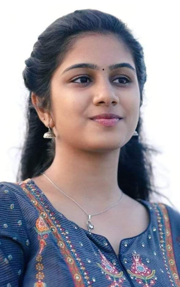 karuvachi_offcl's tweet photo. அன்பிற்காக ஏங்கிய 
என் மனதிற்கு
தாகம் தீர்க்க வந்த
அடை மழை நீ...

#என்_உளறல் https://t.co/nBwz3Nte7J