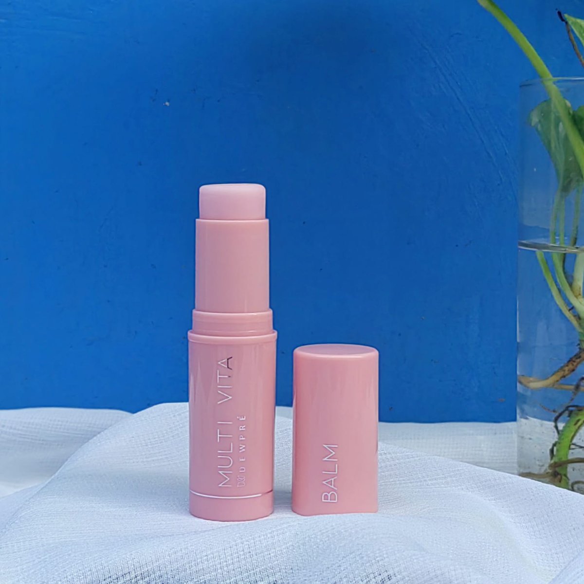 dekcrayon's tweet photo. Cuaca yang ekstrim dan pemakaian retinol membuat kondisi kulit semakin kering. Jurus andalannya adalah memakai pelembab berbentuk balm namun ringan di kulit. Aku mencoba pelembab stik dari dewpre. Review lengkapnya https://t.co/GhN5yOmxMY https://t.co/YPBYiCKko0