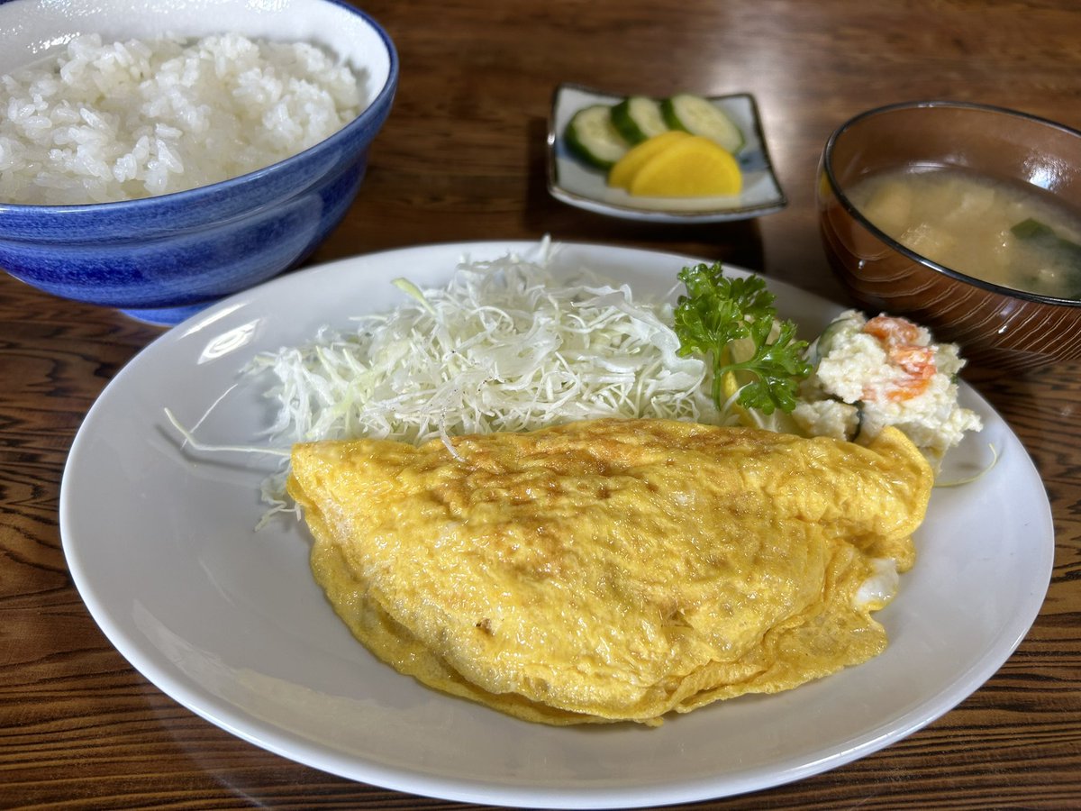 fuji80_w's tweet photo. 香取神宮近くの��い食堂

新米で旨いけど丼飯
食べきれん😅 https://t.co/toXt4eQwqr