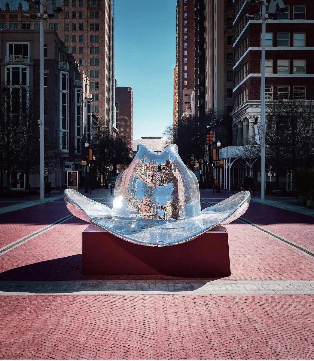 THGGABEY's tweet photo. Dallas, Texas puts a Giant Disco Hat in support of Beyoncé’s RENAISSANCE World Tour this week! 😭🪩 how can you not say ICONIC? this is crazy 🔥 https://t.co/OhPDUSDvu9