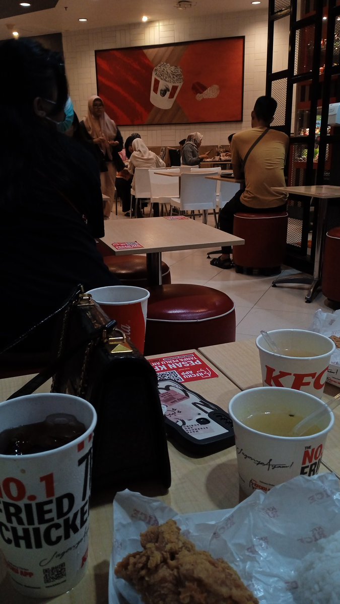 nadintull009's tweet photo. Mang boleh makan KFC se 7k ini ���😁😭 https://t.co/dq4VUGDkJA