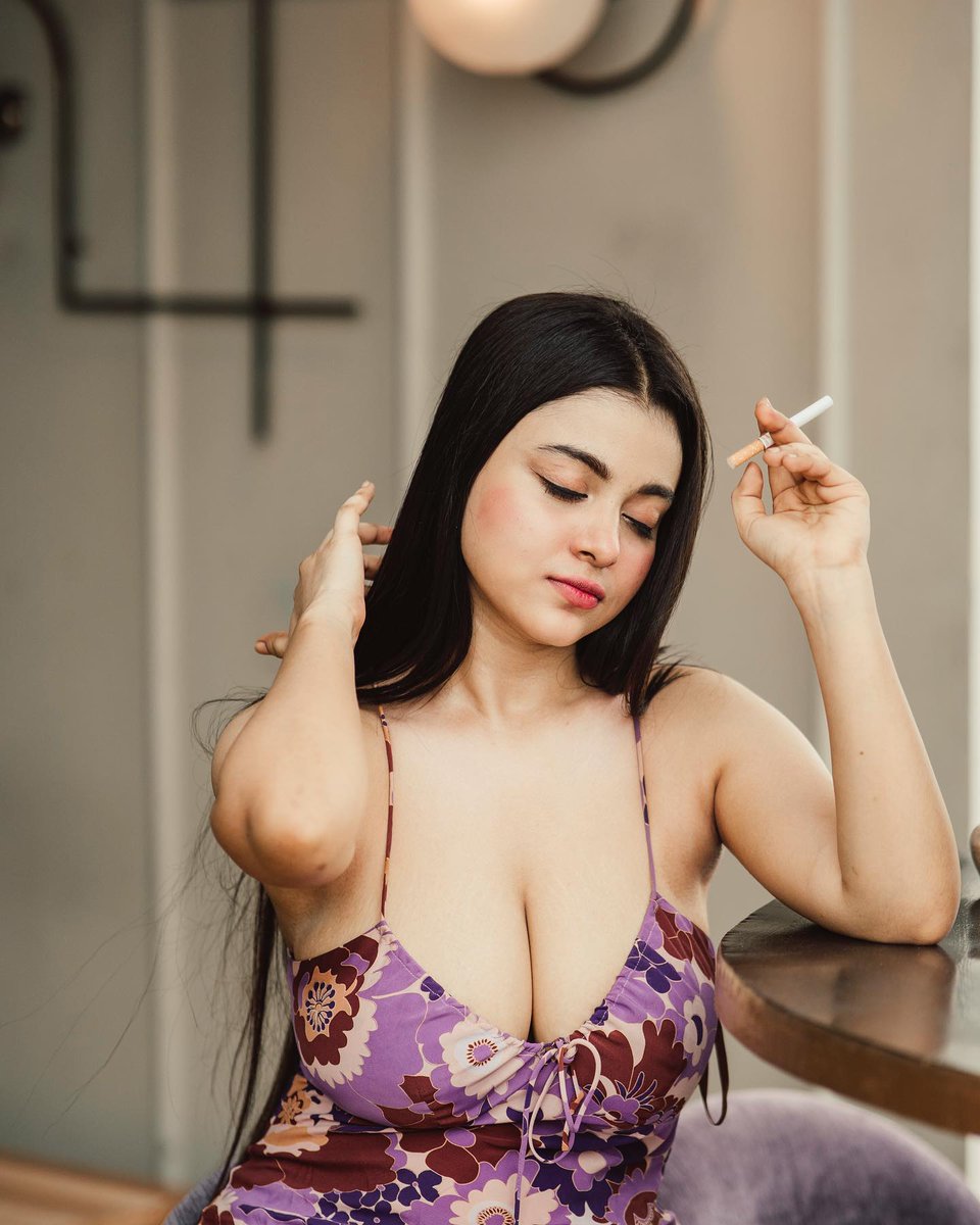 Dum Maro dum🚬
Not meri bum🍑
😂😋💋
