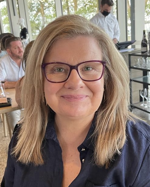 #GetToKnowUs today with @TinaDaniel456! Tina is first and foremost a teacher who has worked in P-10 as a second language teacher and in P-6 as a classroom teacher in both Australia and California. She spent multiple years working with students with reading difficulties... 🧵1/4