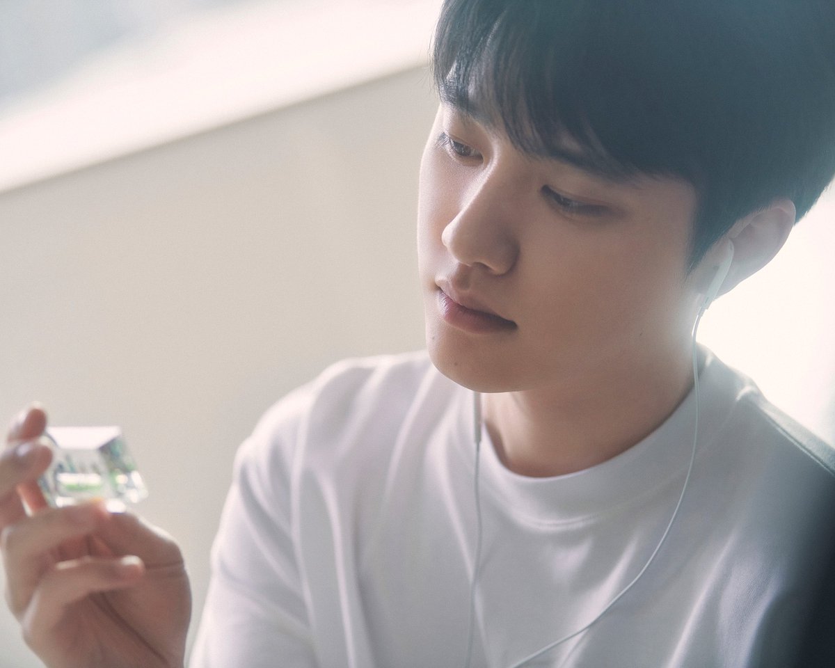 엑소 디오, 오늘 두 번째 미니앨범 ‘기대’ 발매!
타이틀 곡 ‘Somebody’, 디오의 감성으로 가을을 물들이다!
오후 5시 카운트다운 라이브 -> 오후 6시 전곡 음원+‘Somebody’ MV 공개!
 
entertain.naver.com/read?oid=408&a…

#DO(D.O.) #디오  
#EXO #엑소 #weareoneEXO 
#기대 #디오_기대 
#Somebody