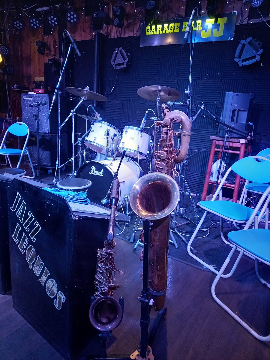 6tonUNIC's tweet photo. 昨晩は結成 約半年の新バンド『Big Lequios』の初ライブがありました🎶
宜野湾の『Garage Bar JJ』さん Bigbandでは少し狭かったけど、素敵な会場でした♪♪♪
生演奏は程よく緊張感があって楽しいですね😅
ツユ吉さん 写真ありがとうございます😊
#garagebarjj
#BIGLEQUIOS https://t.co/ob79ecXyPX