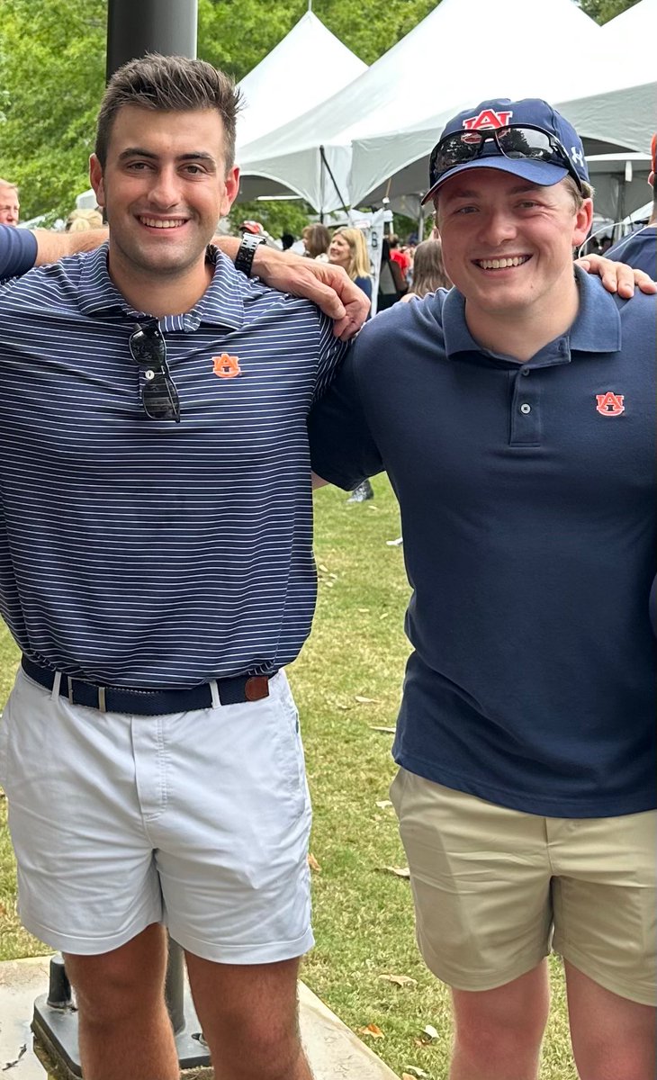 barid84's tweet photo. Fun times with Samford playing Auburn!  Convergence of Ridenour boys plus us and Natalie (Ben’s girlfriend).  Matthew was joined by his Beta brothers and Sam got to hang with his former AU roommate.  Rachel missed for soccer.  War Eagle! https://t.co/1AJmXlMTRN