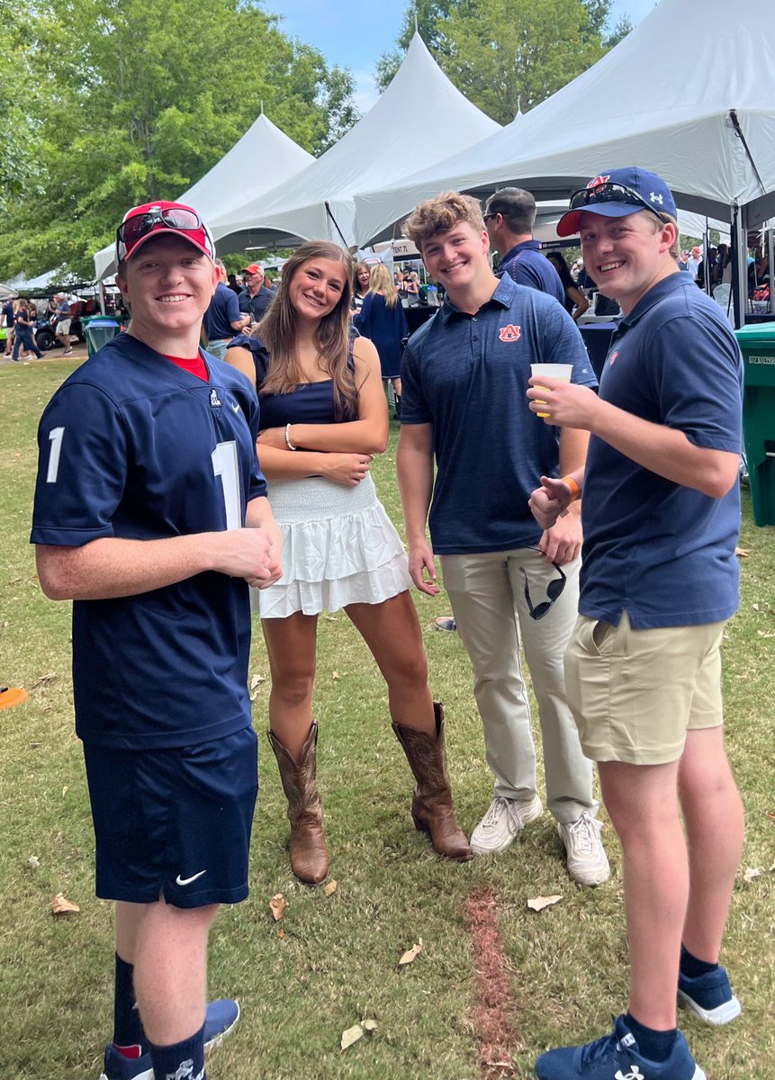barid84's tweet photo. Fun times with Samford playing Auburn!  Convergence of Ridenour boys plus us and Natalie (Ben’s girlfriend).  Matthew was joined by his Beta brothers and Sam got to hang with his former AU roommate.  Rachel missed for soccer.  War Eagle! https://t.co/1AJmXlMTRN