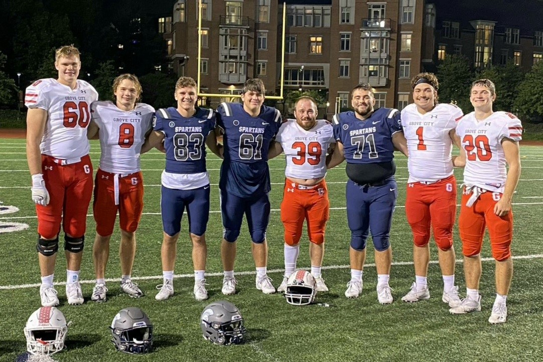BillBeckner's tweet photo. Another local reunion on college gridiron-- Penn-Trafford edition.

From Grove City 27, Case Western 24 (OT):

Luke Jollie, Jack Jollie, Jake Otto, Michael Paterra, Ian Demeri, Garrett Moorhead, Cole DeFillippo, Gabe Dunlap.

@PTWarriors @ptwarriorfb @GCC_Wolverines @CWRUFootball https://t.co/JZLjm2OYzm