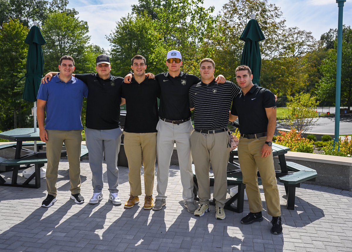 DelbartonFB's tweet photo. Great to catch up with @gemma_matt and welcome some of his @WestPoint_USMA classmates to campus.  #BEATNAVY https://t.co/vxfJcjqjSV