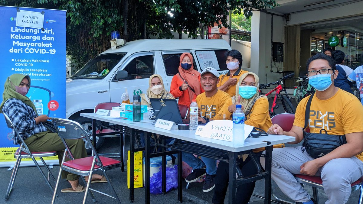 dinkespati's tweet photo. Hasil vaksinasi Covid-19 di Car Free Day (CFD) Alun-alun Pati 17 September 2023 oleh Tim Vaksinasi Covid-19 Puskesmas Tayu II sebanyak 40 orang yang terdiri dari:
V1 : 1
V2 : 7
V3 : 27
V4 : 5

#vaksin
#cfd
#puskesmastayu2
#dinkespati https://t.co/7HBD1M3htJ