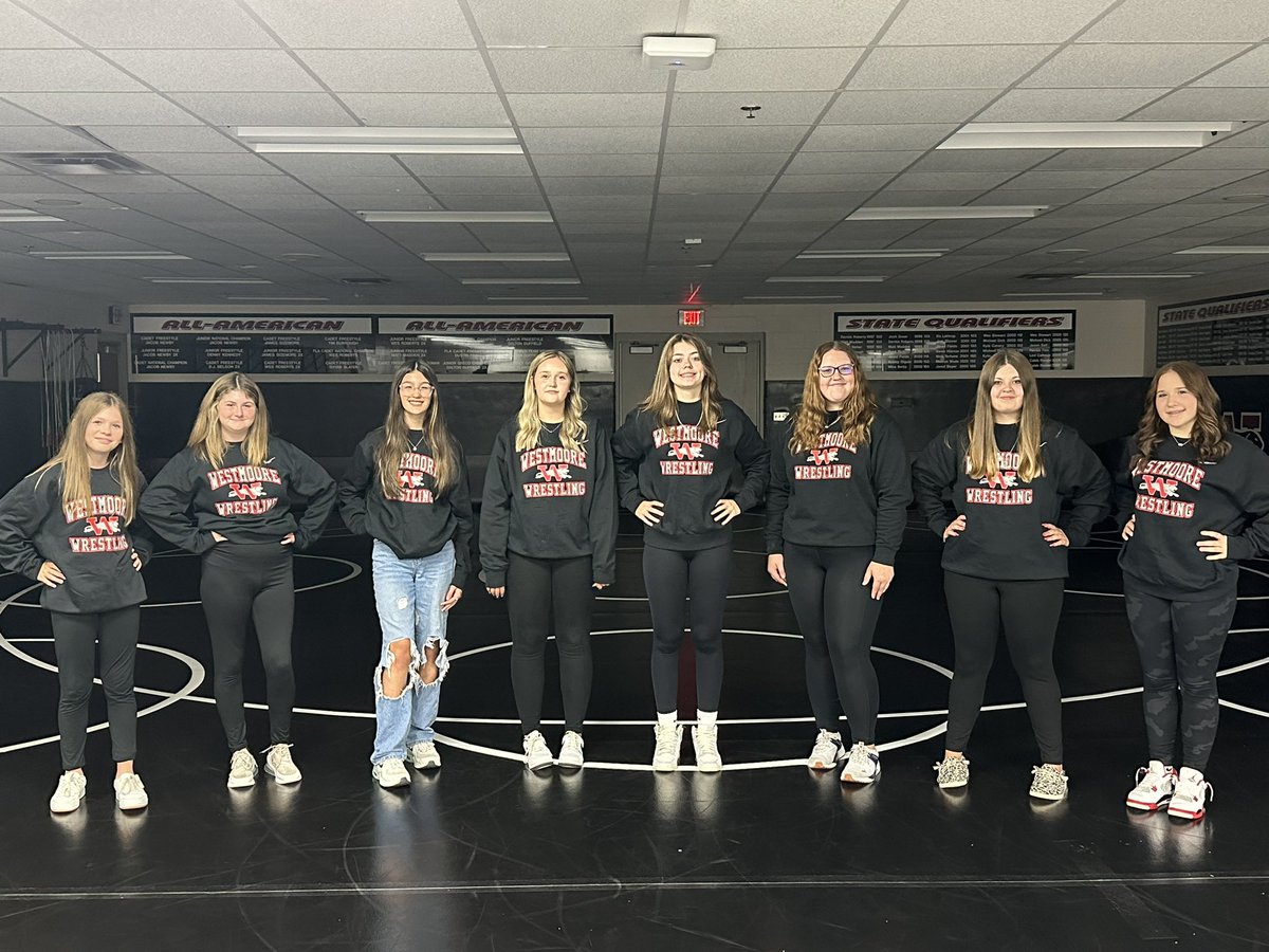WestmooreWomen's tweet photo. Picture day for our Women’s Wrestling Team! Big things to come for this group! @jagsoftball @whsjagathletics @wrestlejags @WestmooreVB @MoorePublicSch @Moore_Monthly @BrinkAthletics @TheBrinkBobcats @MooreWest https://t.co/xom1idGNro