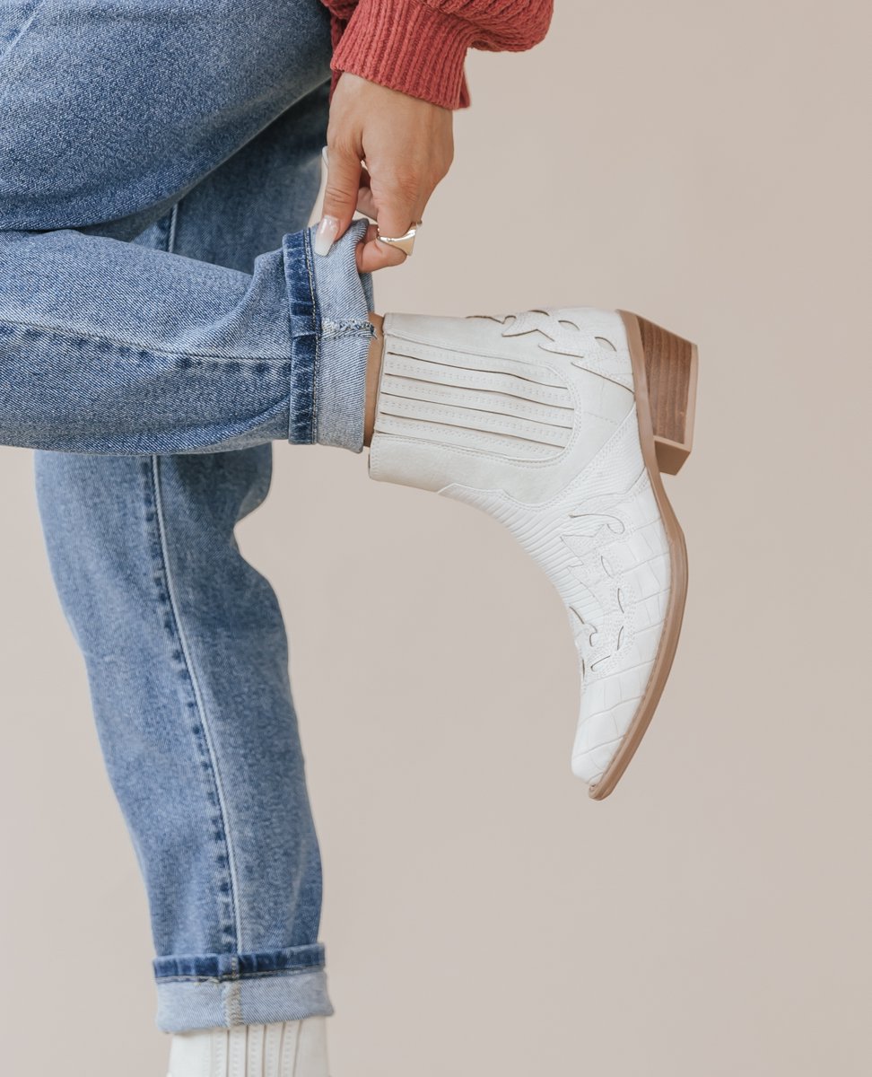 MagnoliaBtq's tweet image. Boot season is the best season, and these latest finds are the reason why! 🍁👢

#fallboots #bootstyles #westernboots #cowgirlboots #blackboots #heeledboots #trendingshoes #bootseason #newshoes #boots
Magnolia Boutique/ Boots for Fall/ New Shoes/ Boot Season