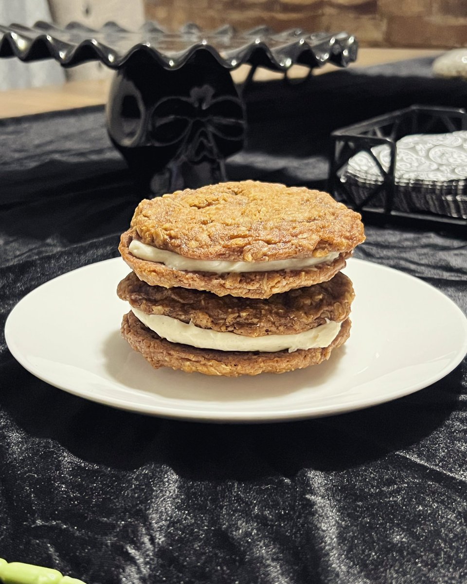 s_bakt's tweet photo. Oatmeal cookie sandwich recipe almost complete.  This is what i have so far. #takemebacktomychildhood  #letsgetbakt @KwanitaRandle https://t.co/xSgPme2HR3