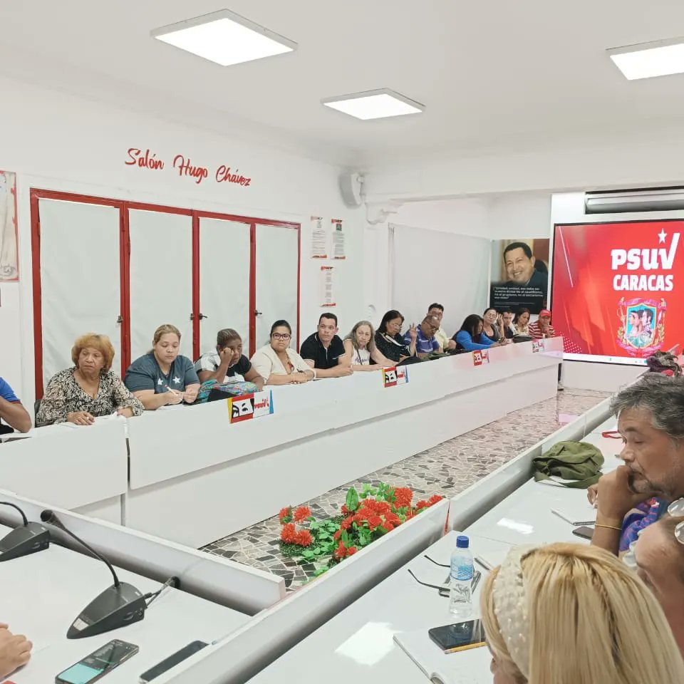 #17Sep desde la Casa del @PartidoPSUV   Caracas, sostuvimos un gran encuentro de trabajo entre las comisiones de Organización y Electoral de las 22 parroquias. Presidente @NicolasMaduro seguimos venciendo.

#VenezuelaGrandeComoYulimar

@gestionperfecta @jorgerpsuv