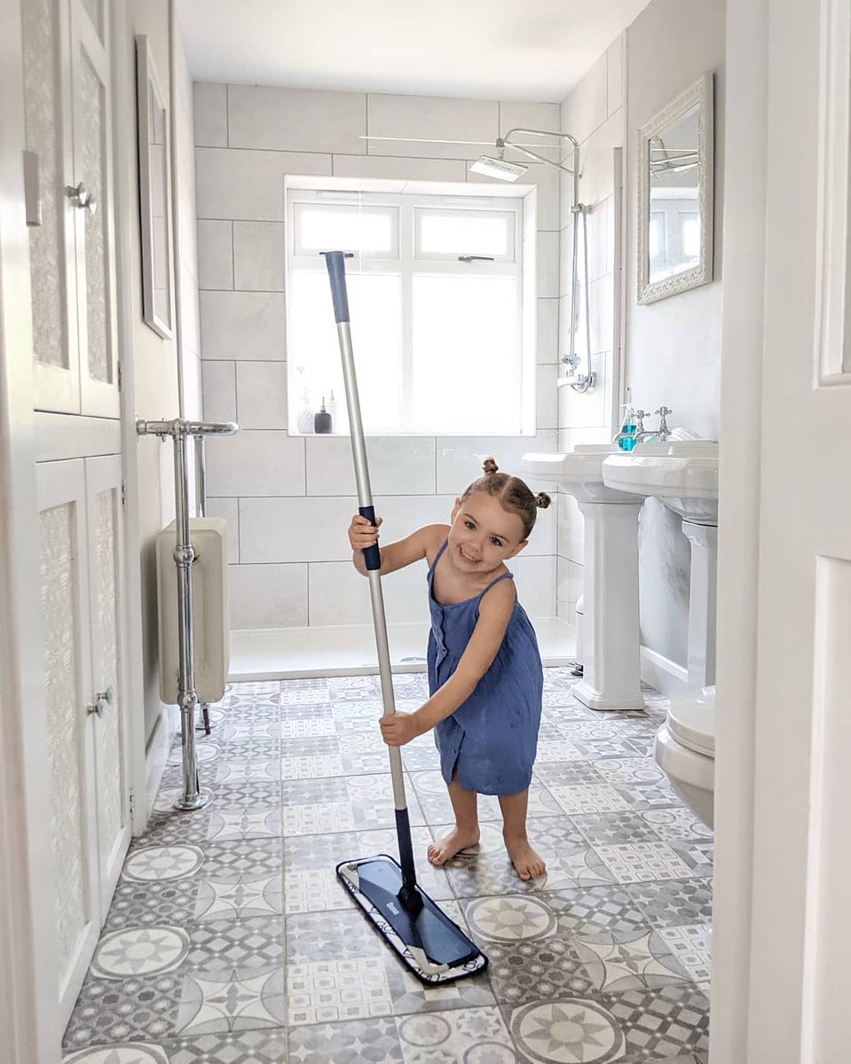 Bona Premium Microfiber Mop, with a durable telescoping mop handle and extra-large mop head provides an easy and quick way to clean your floors. Perfect for any floor and every family member! bit.ly/3qVB3My

📷: @1lavendercottage