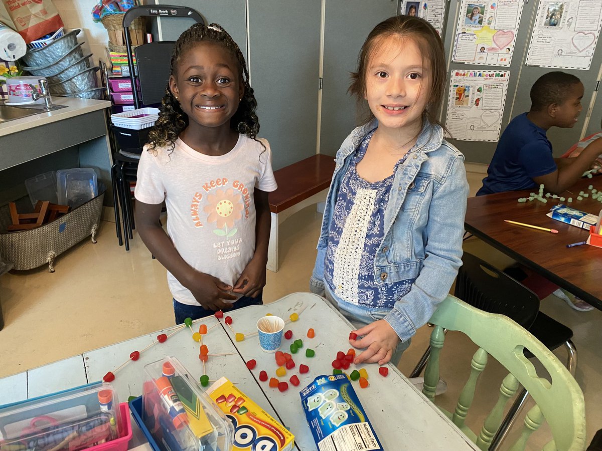 Sizemore2nd's tweet photo. Dot Day revealed the creative thinkers in our class as our young scientists completed a STEM challenge using with a box of Dots and a few toothpicks!!  So much fun!! https://t.co/RCDlLhYlDH