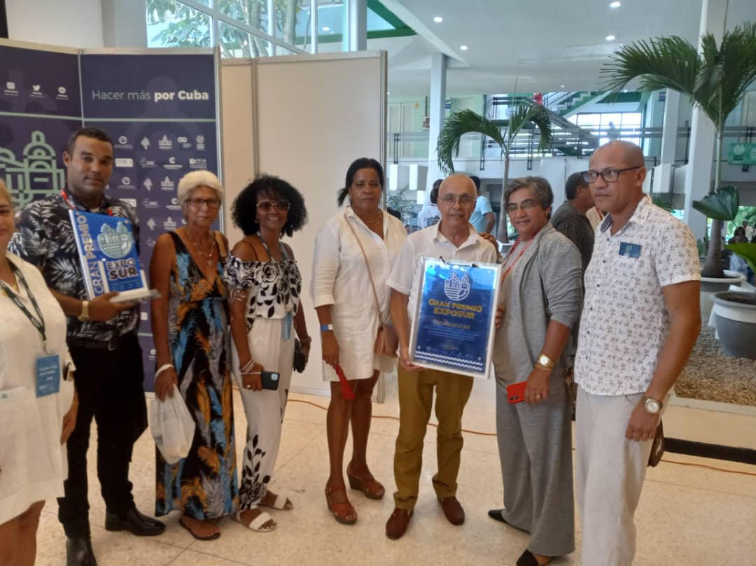 lourdes_mcj's tweet photo. Felicitaciones al colectivo de la UEB TECNOAZUCAR Cienfuegos ganó el GRAN PREMIO en la primera feria internacional #EXPOSUR Cienfuegos. Lograron encadenamientos y contribuyeron al desarrollo local y territorial, iniciativas, resistencia y creatividad. @GAzcuba https://t.co/lkUn4S4AVx