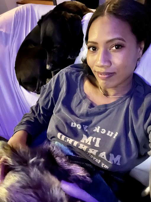 Sunday night cuddle puddle🖤 https://t.co/UJLO1tPRr3<a href="/tag/texasholdem"class="tags"><span>#texasholdem</span></a>