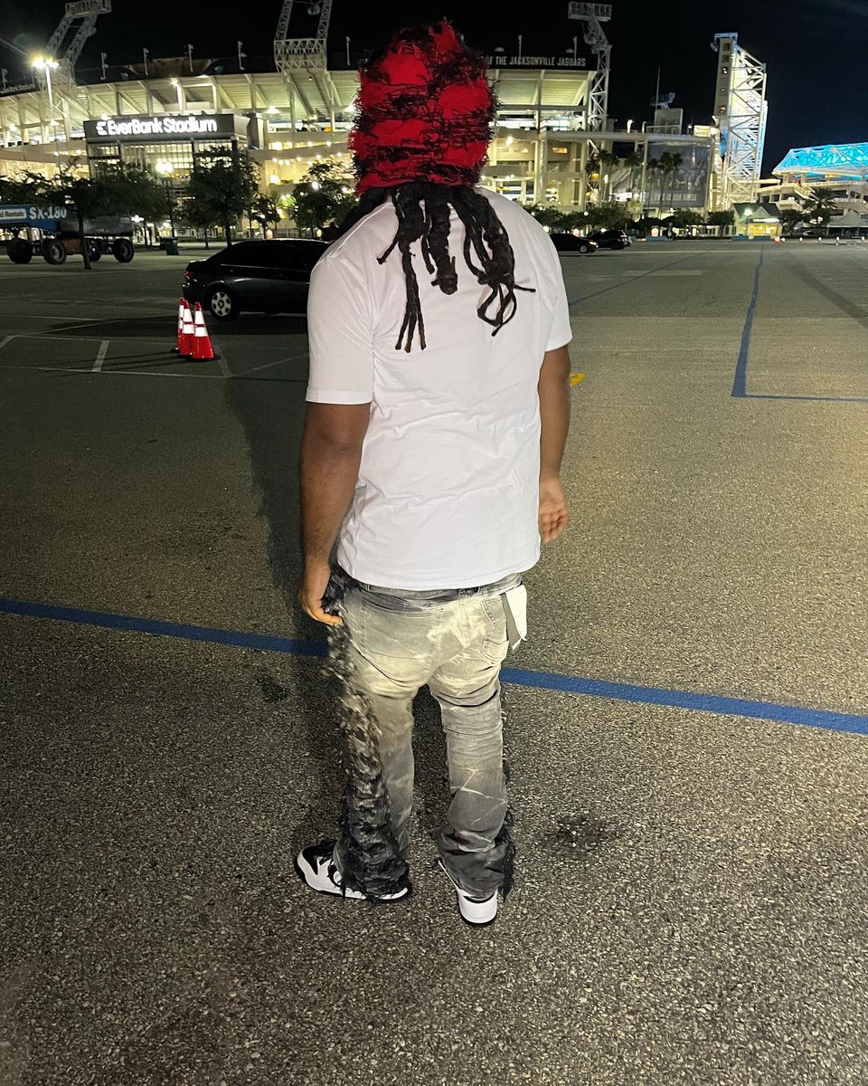 TaeTurntUp's tweet photo. I’m Jus Tryna Ball In Live 100 Mill I’m Callin Dibb$ https://t.co/IuB4vgOrjM