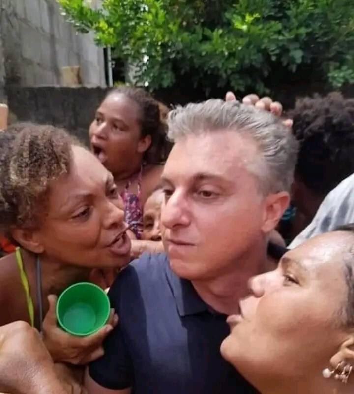 03:00 horas

Os amigos na festa falando que te consideram muito