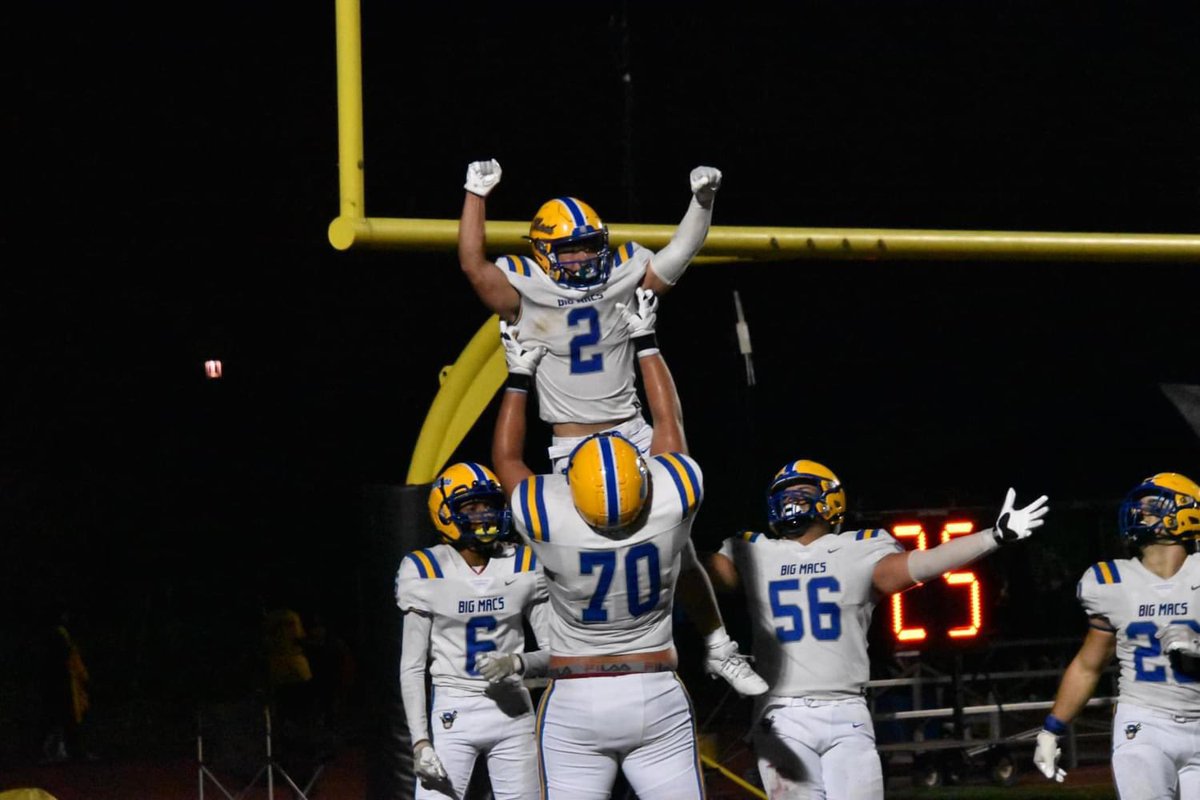 LTReamer2024's tweet image. Thank you!!! 11 playing as 1!! Team first! #moreworktodo @BigMacsFootball 🔵🌕🏈🌕🔵